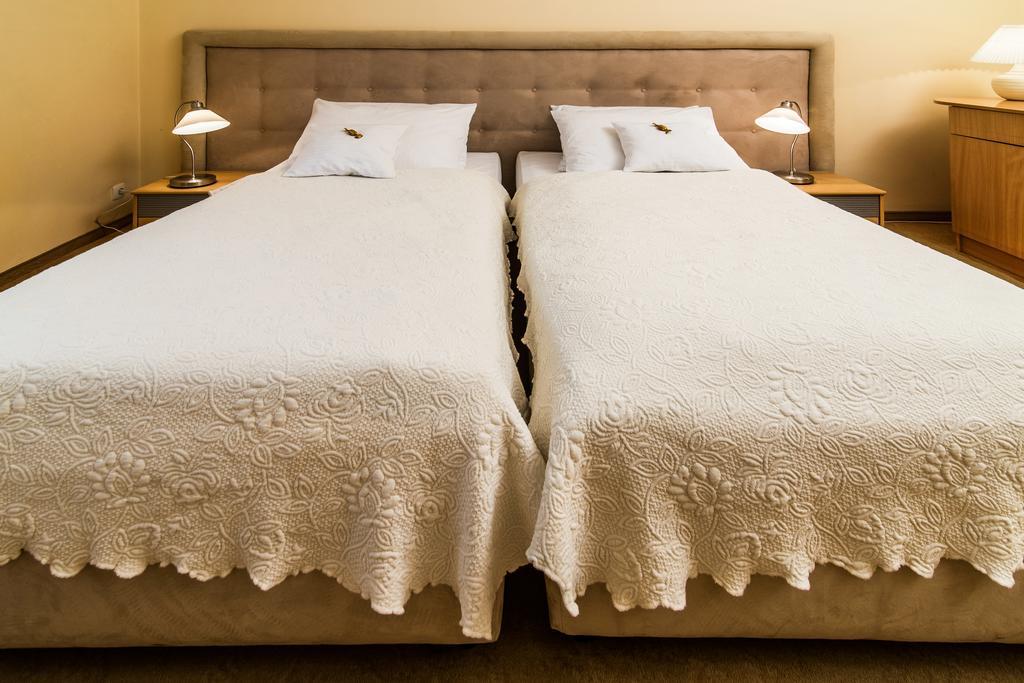 Hotel Komeda Ostrów Wielkopolski Zimmer foto
