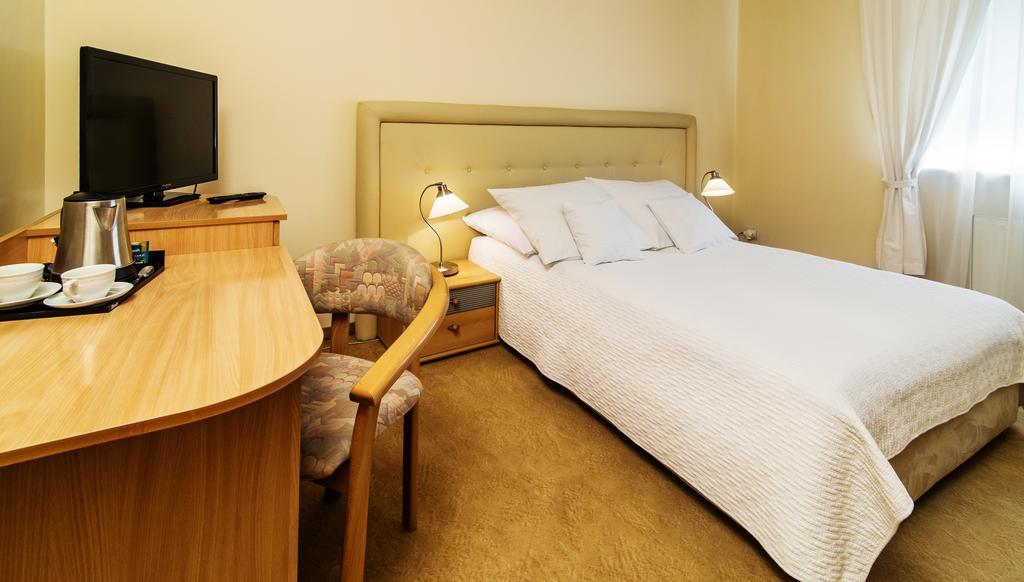 Hotel Komeda Ostrów Wielkopolski Zimmer foto